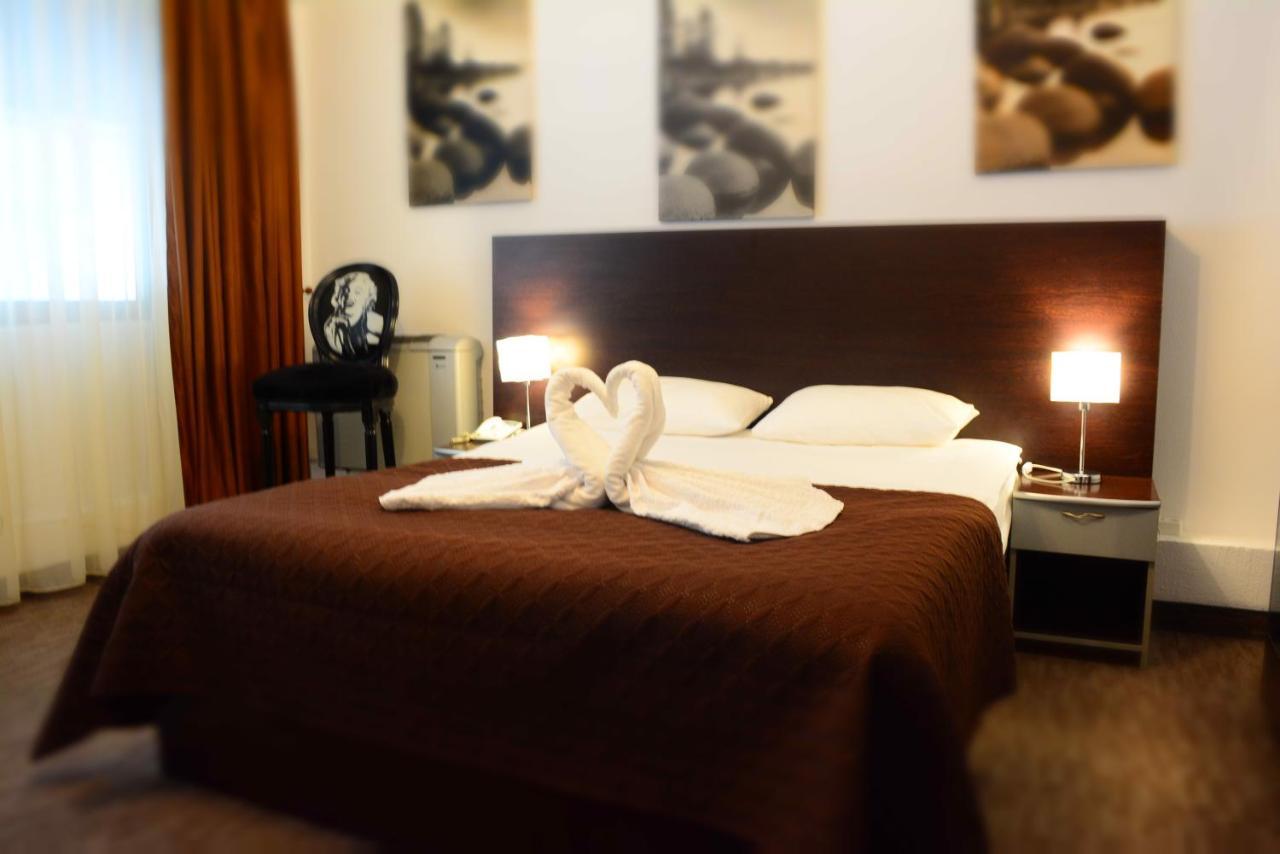 Motel Anghel Galaţi エクステリア 写真